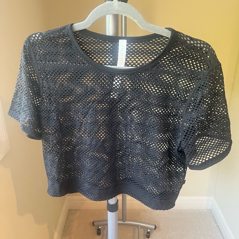Lululemon black shirt